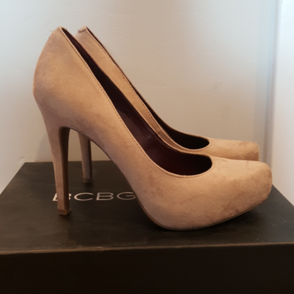 BCBGeneration Parade Pumps - Picture 2 of 4